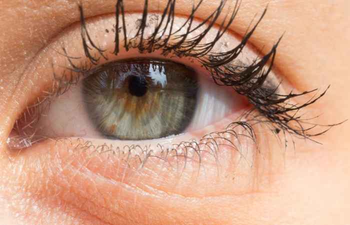 Eye Irritations If You Sleep in Makeup