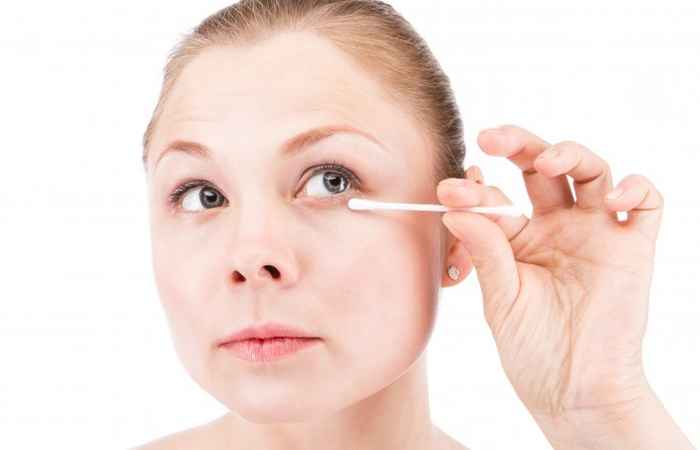 The Threat of Styes If You Sleep in Makeup