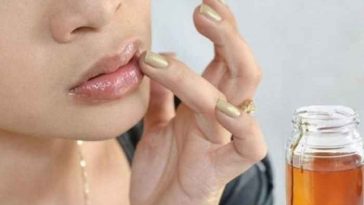 Lips Peeling Beauty Hack